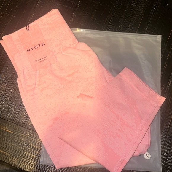 NVGTN - Baby Pink Digital Seamless Leggings - Picture 2 of 2